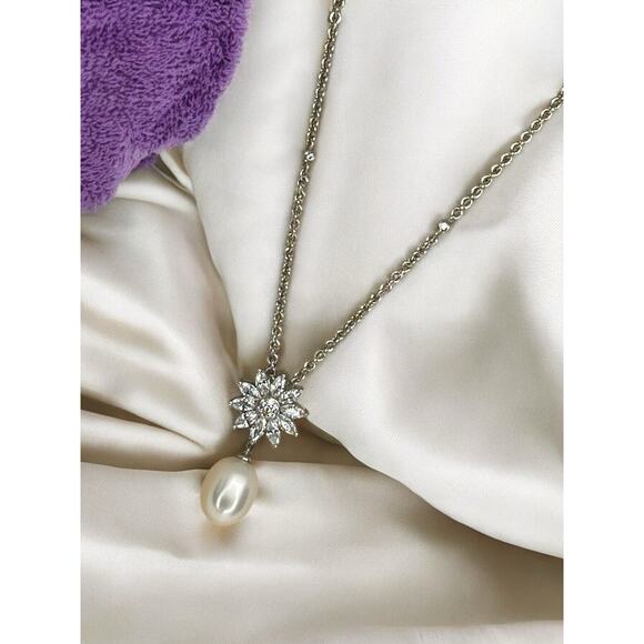 Sterling Silver Pearl (10mm) Starburst Pendant Necklace Luxury Fashion Style NEW - Picture 9 of 16